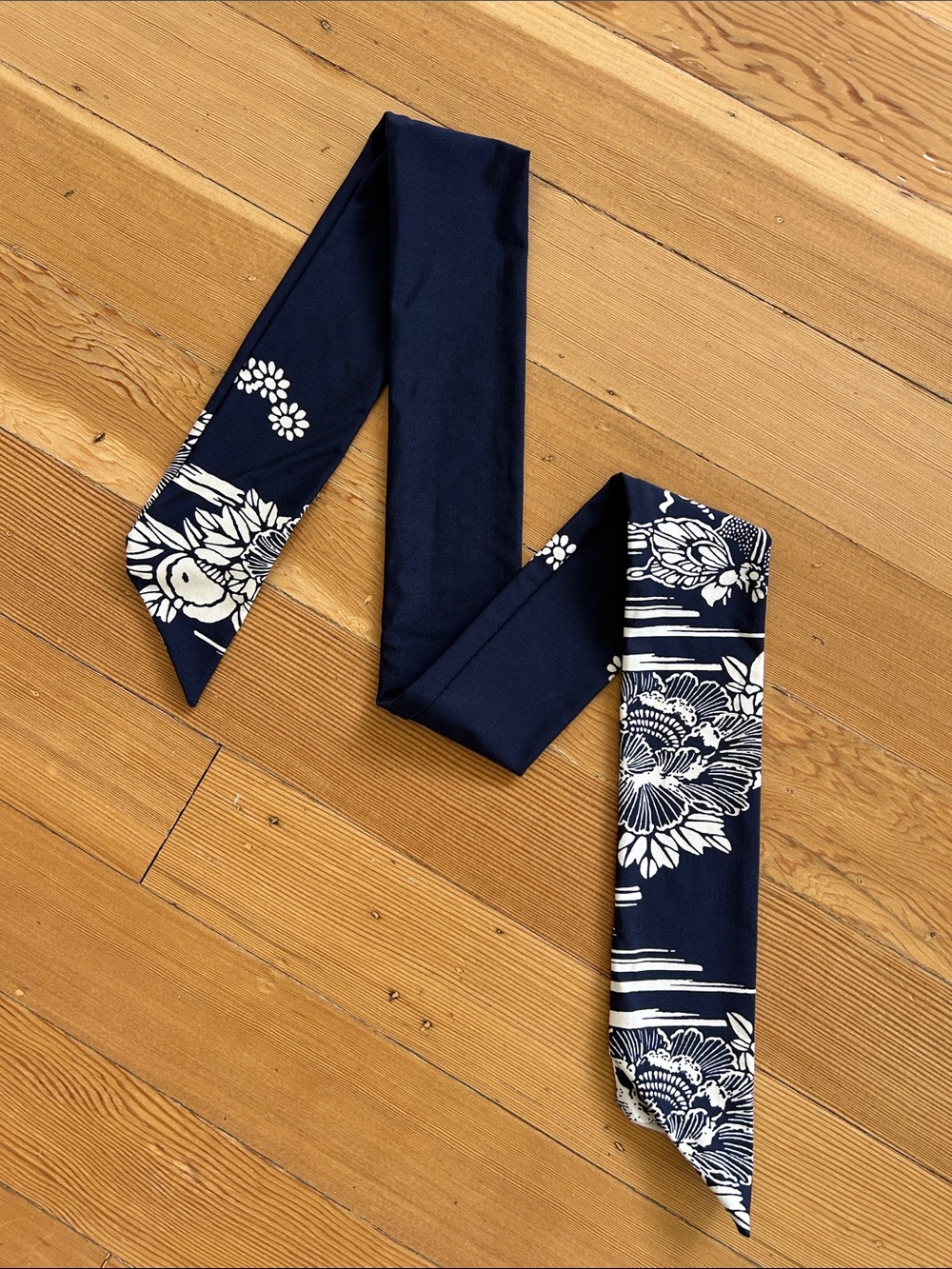 NANETTE LEPORE swimming suit belt brand new — blue with white flower pattern